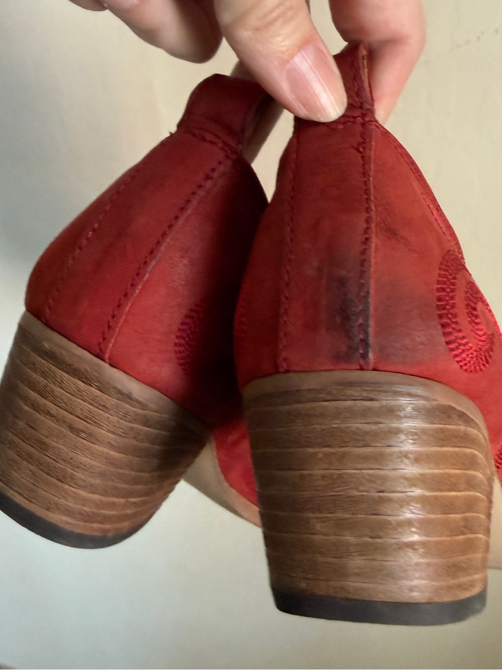 Dolce Vita Women's Red Suede Block Heel Booties Embroidered Western Cowgirl 9 - Picture 4 of 7
